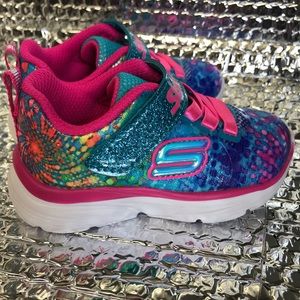Skechers Kids' Girls Wavy Lites Sneaker size 5
